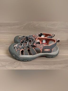 KEEN Newport H2 Waterproof Sandals Womens Gray Pink Hiking Outdoor Shoes Size 8